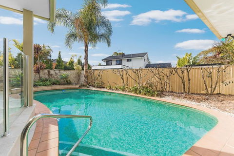 Beautiful House In Sylvania Waters - Accommodation Port Hedland 2