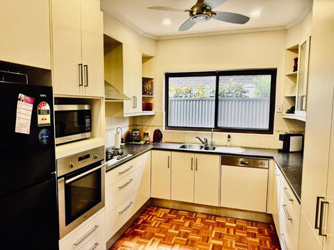 Birkinshaw Villa ( 3 Bedroom With Parkings ) - Accommodation Port Hedland 2