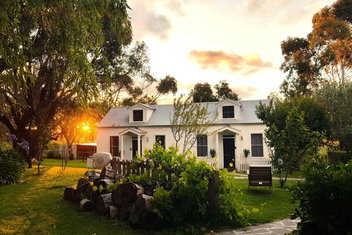Clonmara Country House And Cottages with Accommodation Port Hedland