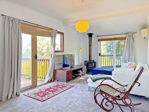 Cozy 3BR In Upwey Villa Scenic Dandenongs Mountain Views - Accommodation Port Hedland 3