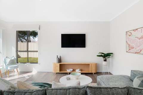 Crimson Ridge - Wines, Vines And Dine - Accommodation Port Hedland 0