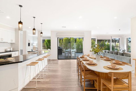 Crimson Ridge - Wines, Vines And Dine - Accommodation Port Hedland 3