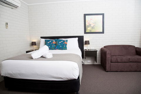 Crystal Fountain Motel Albury - Accommodation Port Hedland 3