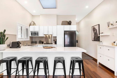 Cute As A Button - Picket Fence 3 Bed Stylish Home - Accommodation Port Hedland 1