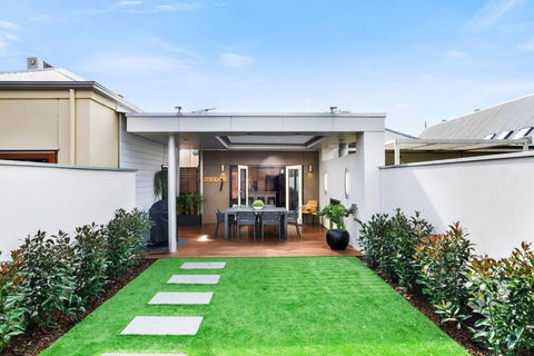 Cute As A Button - Picket Fence 3 Bed Stylish Home - Accommodation Port Hedland 2