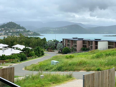 DAYDREAMING Airlie Beach, Water Views & Only 200m To Boardwalk. - Accommodation Port Hedland 2