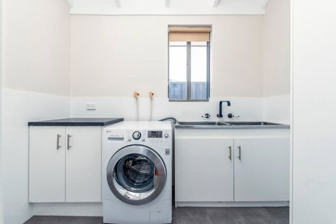 Delightful Getaway Steps From Attractions & Amenities - Accommodation Port Hedland 1