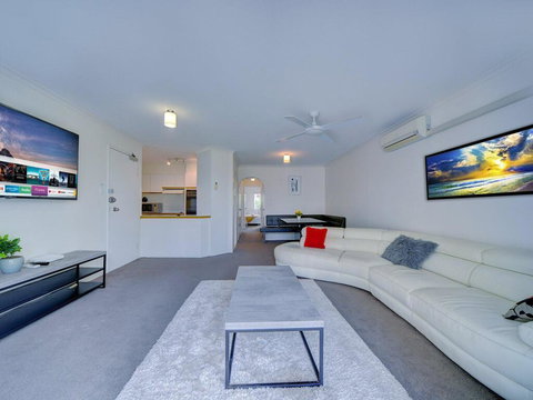 2BR Aloha Lane Main Beach Apartment - Accommodation Port Hedland 0