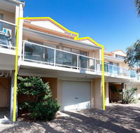 3 'Frangipani' 30 Leonard Avenue - great townhouse with air con - Accommodation Port Hedland