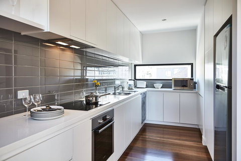 3-Bed House With Rooftop And Parking Near Yarra Park - Accommodation Port Hedland 2