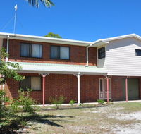 31 Bombala Crescent - Two storey home with covered outdoor deck fully fenced backyard. Pet friendly - Accommodation Port Hedland