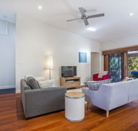 33 Bangalow - Narrawallee's Beautiful Bungalow - Accommodation Port Hedland