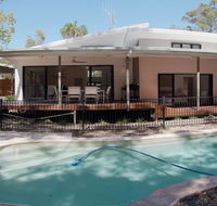 33 Esprit Drive - Rainbow Shores Style Comfort and Relaxation Pets Welcome Pool - Accommodation Port Hedland