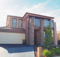 4 Bed 2 And A Half Bath Luxury Villa in Point Cook - Accommodation Port Hedland