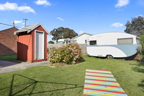 4 MONTROSE AVE - Retro Home In The Heart Of Town - Accommodation Port Hedland 3