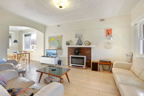 4 MONTROSE AVE - Retro Home In The Heart Of Town - Accommodation Port Hedland 0