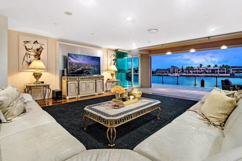 4.5 Million Dollar Surfers Paradise Dream Mansion - Accommodation Port Hedland 0