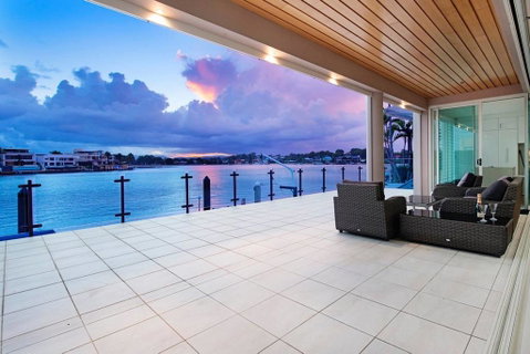 4.5 Million Dollar Surfers Paradise Dream Mansion - Accommodation Port Hedland 3