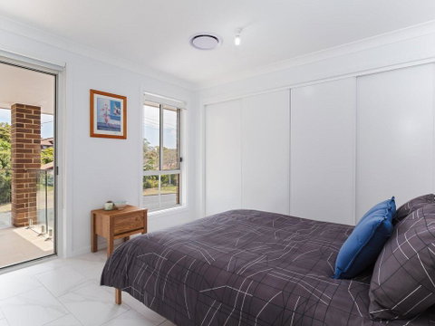 5 Bent Street - Huge House With Foxtel & Aircon - Accommodation Port Hedland 3