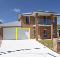 5 Bent Street - huge house with Foxtel  Aircon - Accommodation Port Hedland