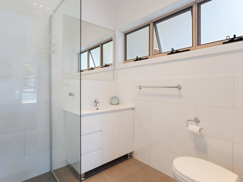 5 Bent Street - Huge House With Foxtel & Aircon - Accommodation Port Hedland 2