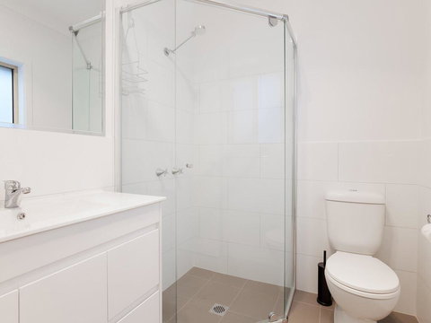 5B BENT STREET - LARGE HOUSE WITH DUCTED AIR CON, WIFI & FOXTEL - Accommodation Port Hedland 3