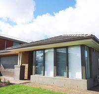 5Bed 2Bath Family House in Werribee - Accommodation Port Hedland