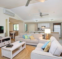 6 Orania Court - Rainbow Shores Absolutely gorgeous beach side property within 200 metres walk to the beach - Accommodation Port Hedland
