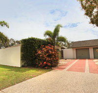 6 Petrie Ave Marcoola Pet Friendly Linen supplied - Accommodation Port Hedland