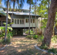 6 Satinwood Drive - Rainbow Shores Stylish Beach House Free WiFi - Accommodation Port Hedland