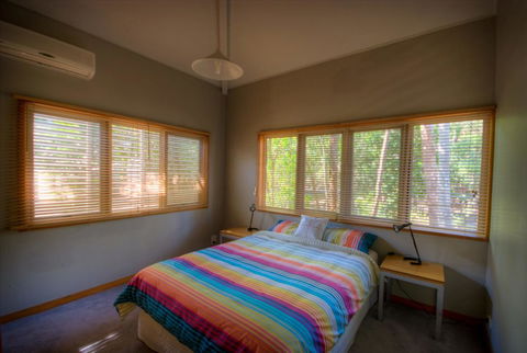 6 Satinwood Drive - Rainbow Shores, Stylish Beach House, Free WiFi - Accommodation Port Hedland 2