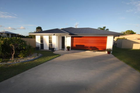 62 Tingira Close - Modern Lowset Home With Swimming Pool, Outdoor Area, Ample Parking. Pet Friendly - Accommodation Port Hedland 1