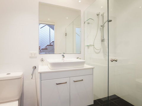 7 Judith Street - Stunning Duplex With Ducted Air - Accommodation Port Hedland 3