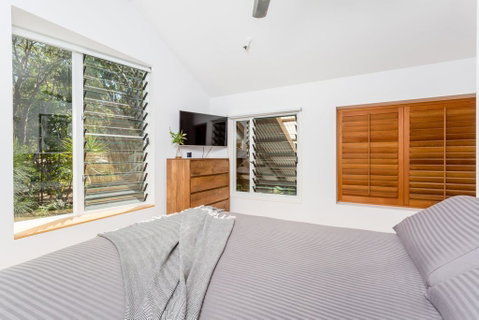 7 Naiad Court - Rainbow Shores, Perfect Beach House, Swimming Pool And Walk To Beach, Aircon, Wi-Fi - Accommodation Port Hedland 1