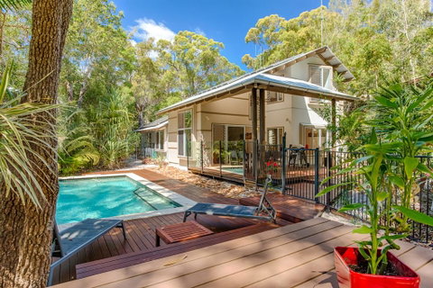 7 Naiad Court - Rainbow Shores, Perfect Beach House, Swimming Pool And Walk To Beach, Aircon, Wi-Fi - Accommodation Port Hedland 0
