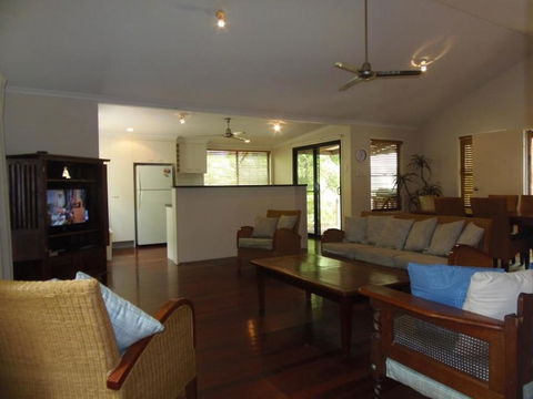 8 Orania Court - Rainbow Shores, Privacy, Peace And Quiet - Accommodation Port Hedland 2