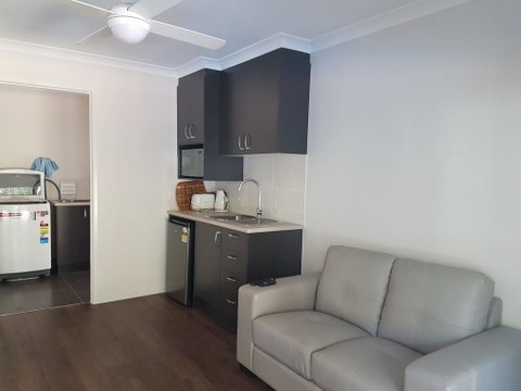 9 Ibis Court - Pool, Beach, Volleyball, Air Conditioning - Accommodation Port Hedland 1