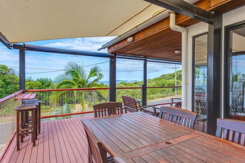 90 Cooloola Drive - Rainbow Beach, Luxury Beach House, Ocean Views - Accommodation Port Hedland 2