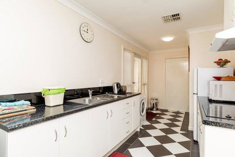 94Best Apartments - Accommodation Port Hedland 2