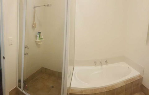 A Better Life Animal Sanctuary FarmStay - Private Two-Bedrooms, Lounge Room & Bathroom & Toilet, Shared Kitchen - Accommodation Port Hedland 1