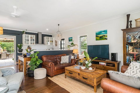 A PERFECT STAY - Byron Hills Hinterland Retreat - Accommodation Port Hedland 2