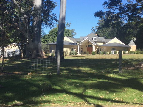 A Very French House - Accommodation Port Hedland 0
