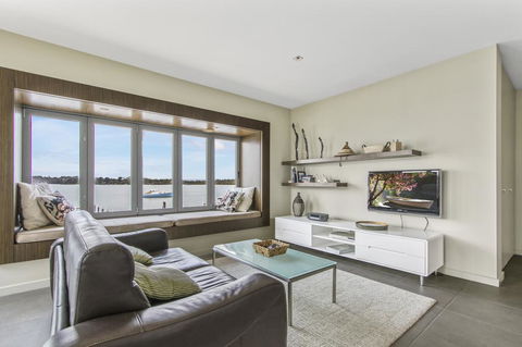 A Window On The Bay - Accommodation Port Hedland 3