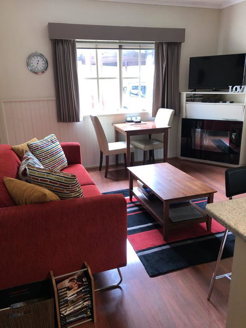 About Time Retreats- Studio Three - Accommodation Port Hedland 3