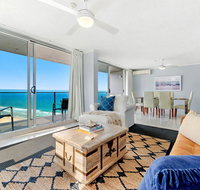 Absolute Beachfront in the heart of Surfers Paradi - Accommodation Port Hedland