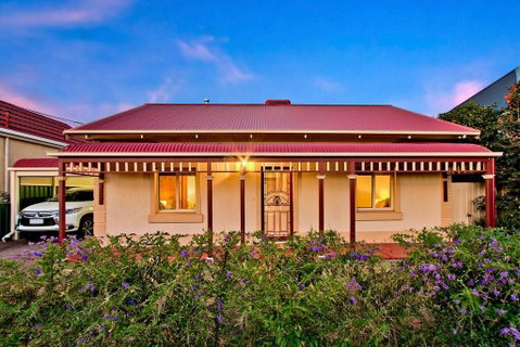 Adelaide 4 Bedroom House With Pool - Accommodation Port Hedland 1