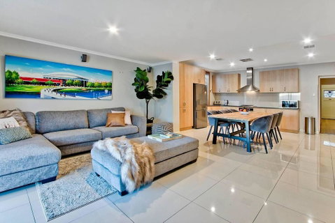 Adelaide 4 Bedroom House With Pool - Accommodation Port Hedland 0