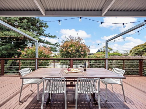 Eagle Bay Beach House - 300m To The Beach! - Accommodation Port Hedland 0