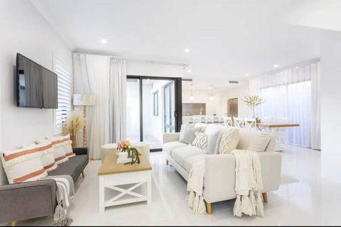 East Vic Park Luxe New Home - Accommodation Port Hedland 0