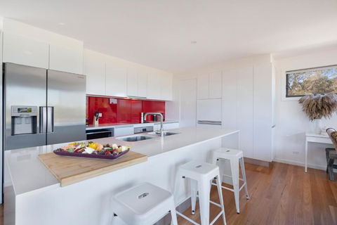 EAST52A - Lake Views - Accommodation Port Hedland 2